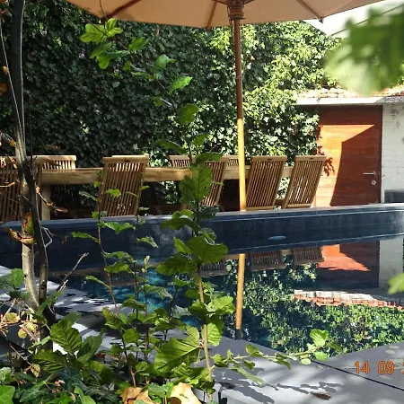 Bed & Breakfast Eleven 4*